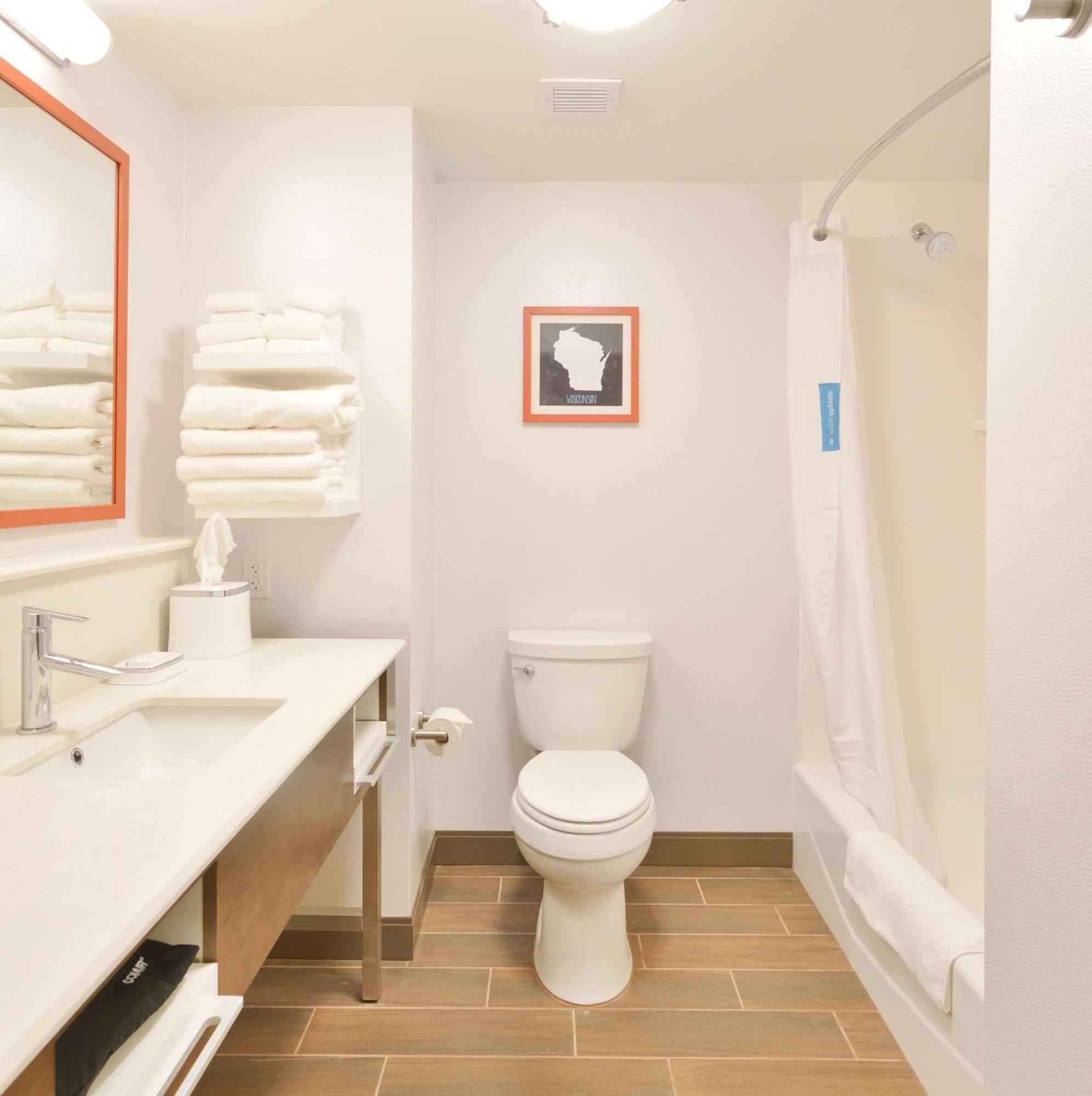 Hampton Inn & Suites Menomonie-Uw Stout Екстер'єр фото